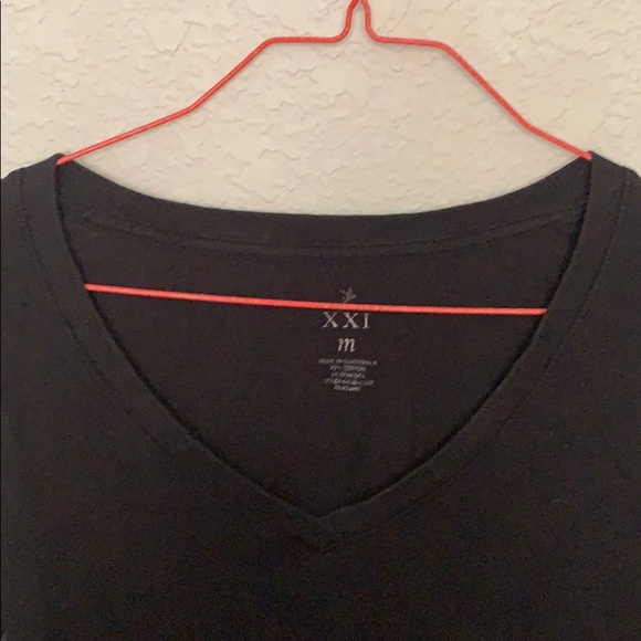 Fitted V-neck T - Picture 2 of 3